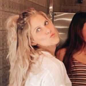 Meet your Posher, Claudia